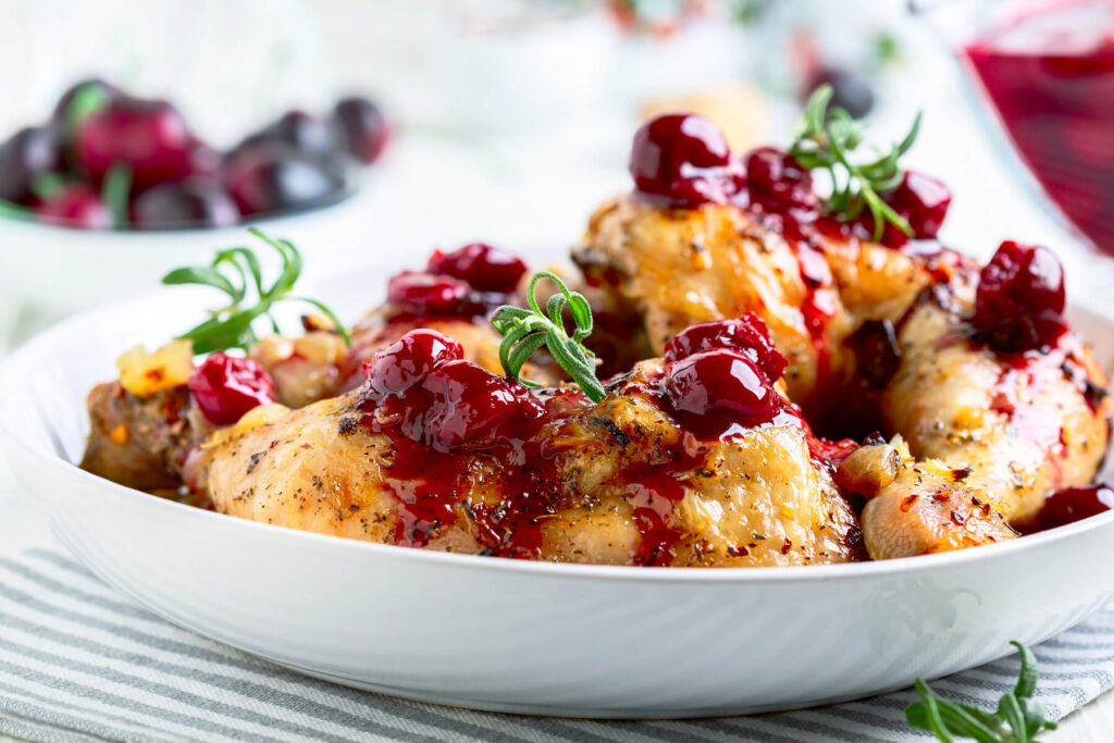 Hähnchenschenkel mit Kirsch-Rotwein-Soße & Rosmarin