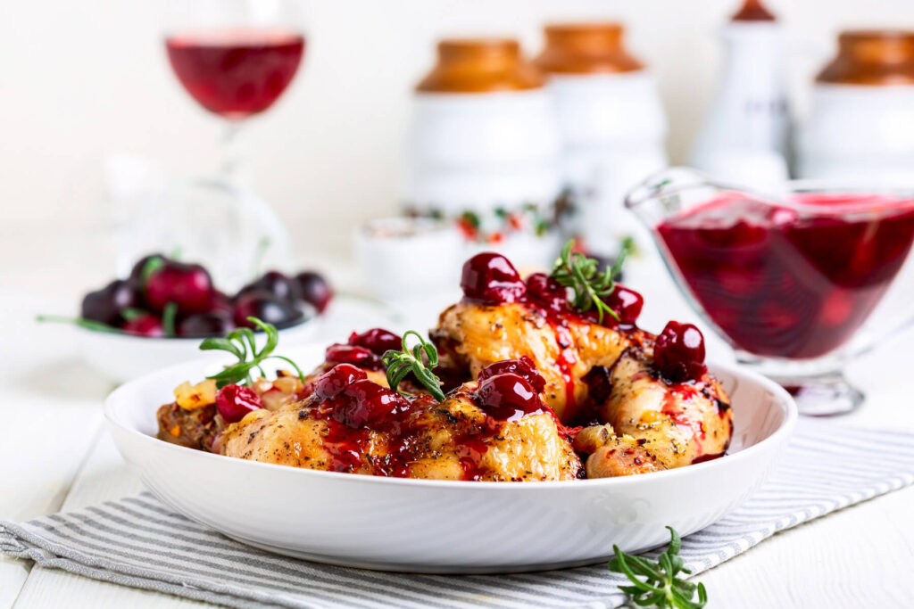 Hähnchenschenkel mit Kirsch-Rotwein-Soße & Rosmarin