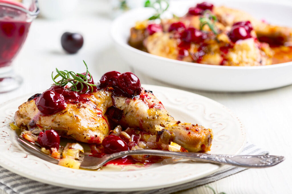 Hähnchenschenkel mit Kirsch-Rotwein-Soße & Rosmarin