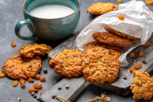 Hausgemachte Hafercookies mit Rosinen (weich & chewy)