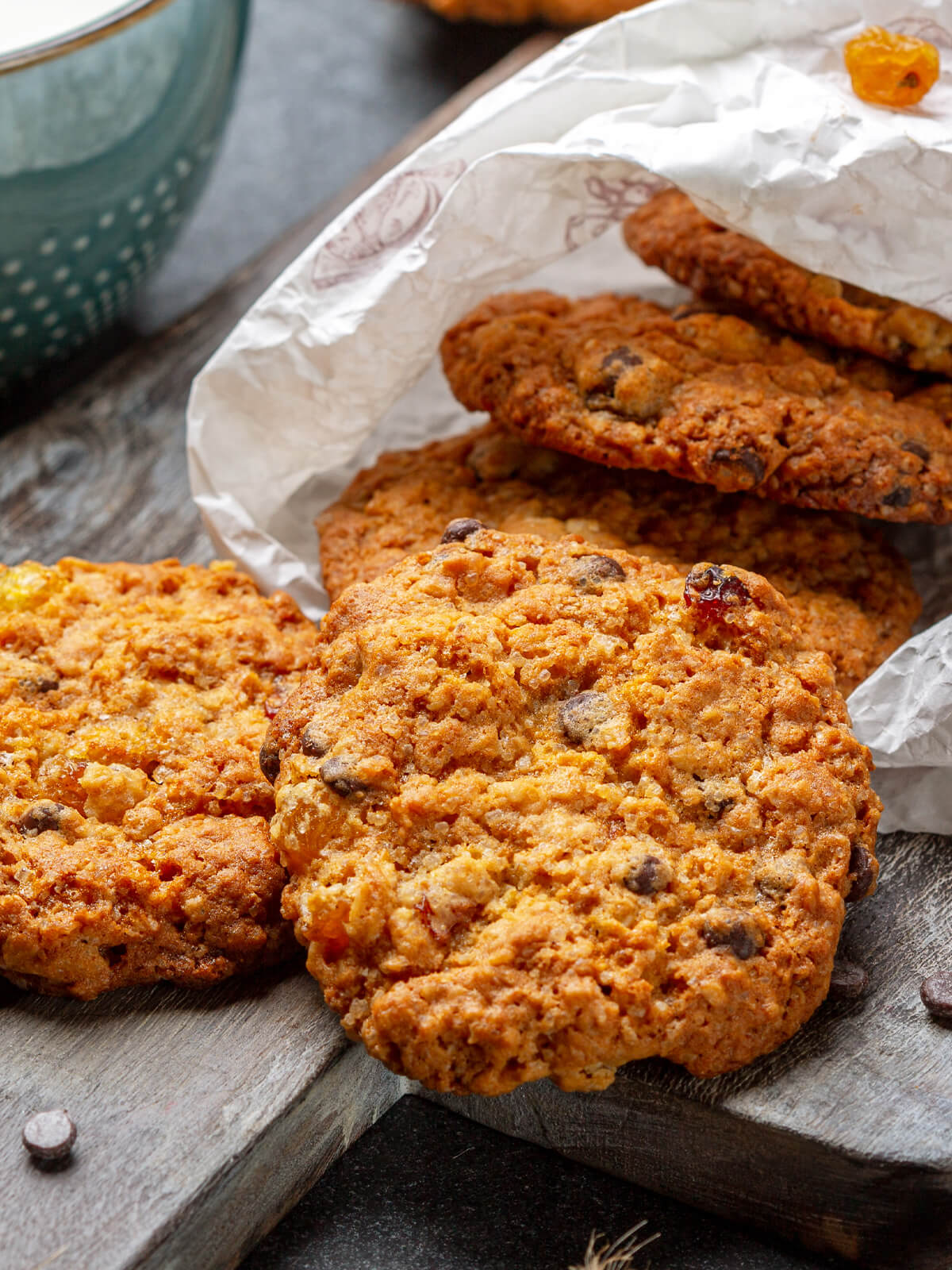 Hausgemachte Hafercookies mit Rosinen (weich & chewy)