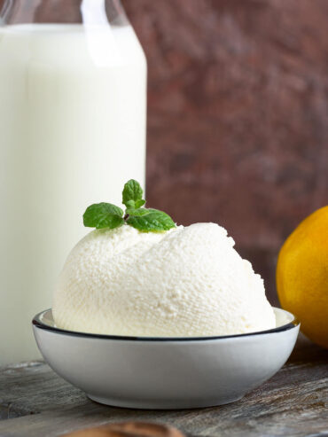 Hausgemachte Ricotta aus Milch (mit Zitrone)