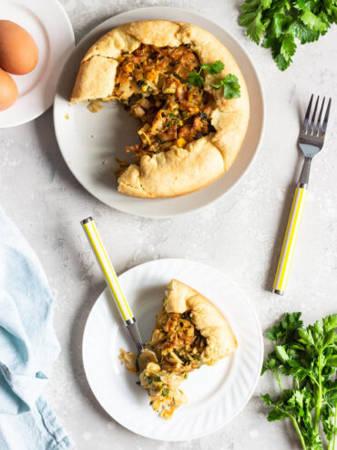 Herzhafter Weißkohl-Kuchen mit Schmand-Mürbeteig & Eiern