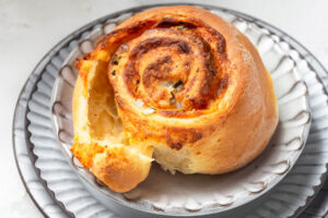 Käse-Schnecken mit Frühlingszwiebeln (Hefeteig mit Kochstück/Tangzhong)