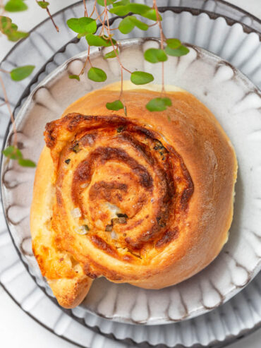 Käse-Schnecken mit Frühlingszwiebeln (Hefeteig mit Kochstück/Tangzhong)