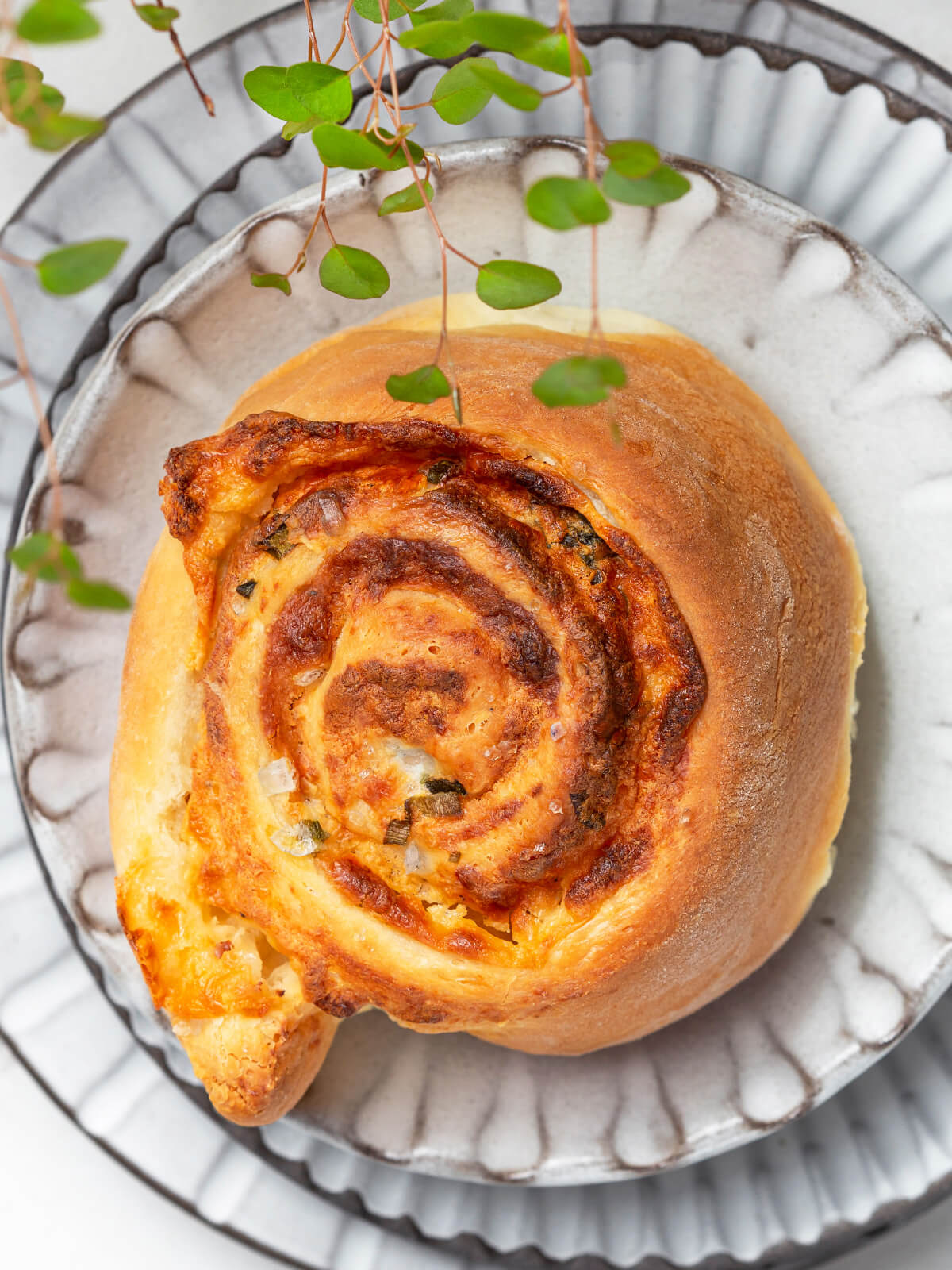Käse-Schnecken mit Frühlingszwiebeln (Hefeteig mit Kochstück/Tangzhong)