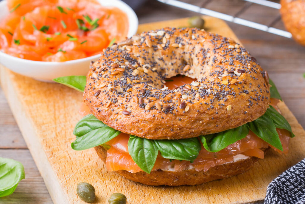 Lachs-Bagel mit Cream Cheese & Kapern – Der ultimative Brunch-Klassiker