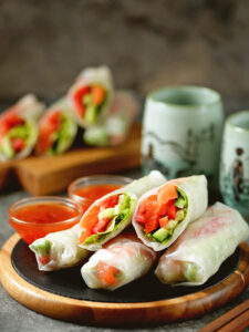 Lachs-Summer-Rolls mit knackigem Gemüse