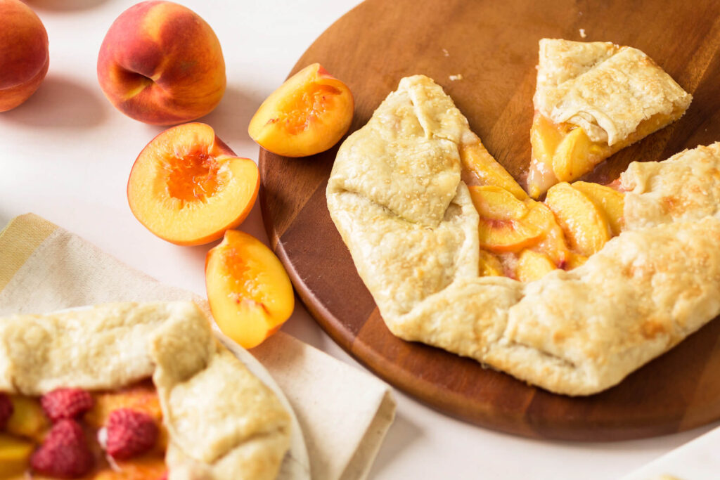 Pfirsich-Galette mit Vanille – Rustikaler Kuchen mit süßer Fruchtfüllung