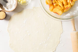 Pfirsich-Galette mit Vanille – Rustikaler Kuchen mit süßer Fruchtfüllung