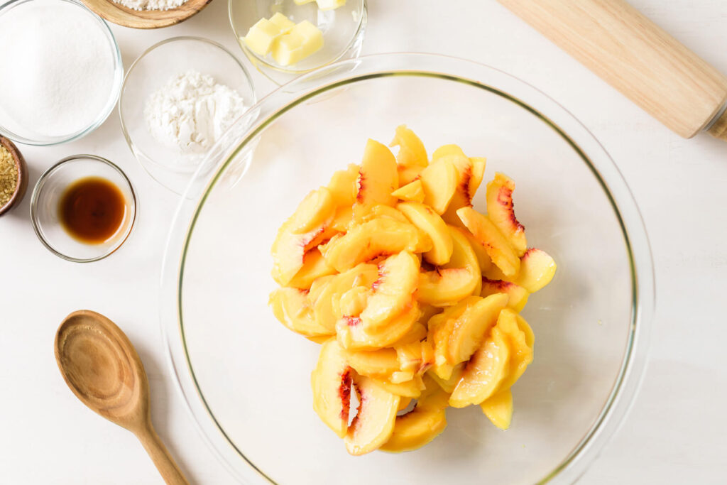 Pfirsich-Galette mit Vanille – Rustikaler Kuchen mit süßer Fruchtfüllung