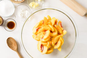 Pfirsich-Galette mit Vanille – Rustikaler Kuchen mit süßer Fruchtfüllung