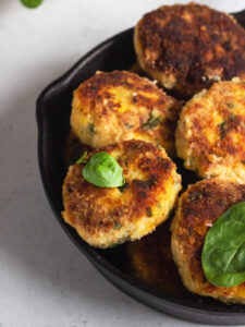 Saftige Hähnchenfrikadellen mit Spinat und Karotte