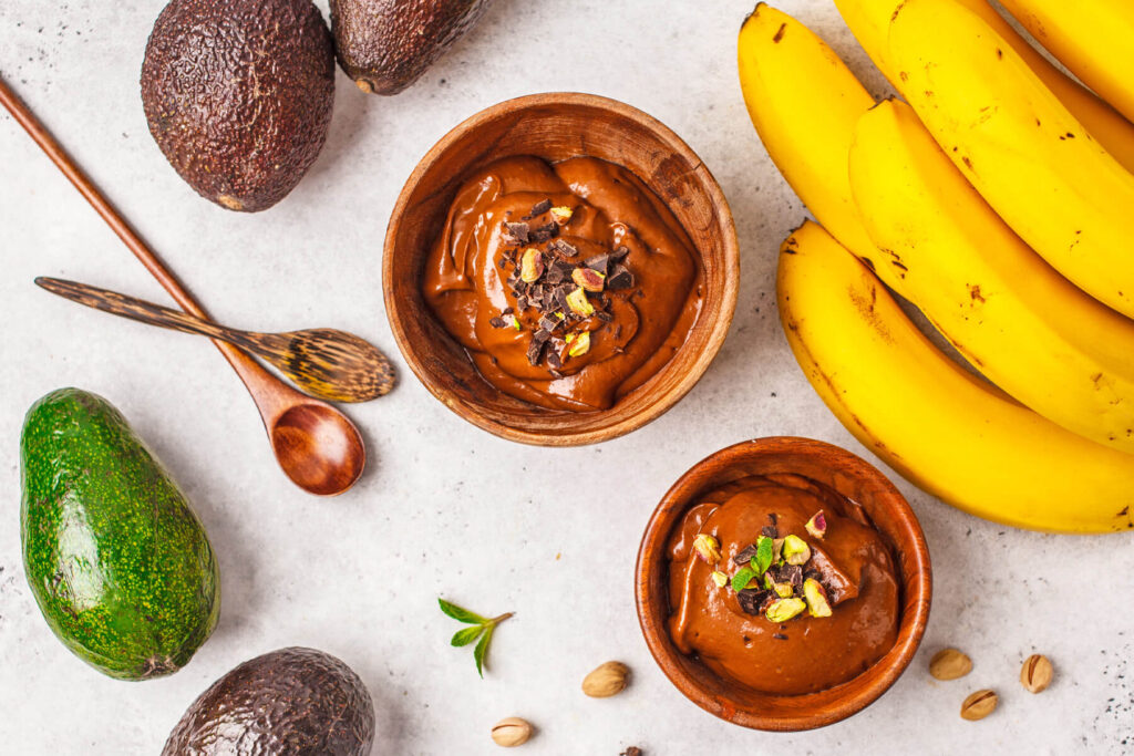 Schoko-Avocado-Mousse mit Banane (natürlich gesüßt & vegan)