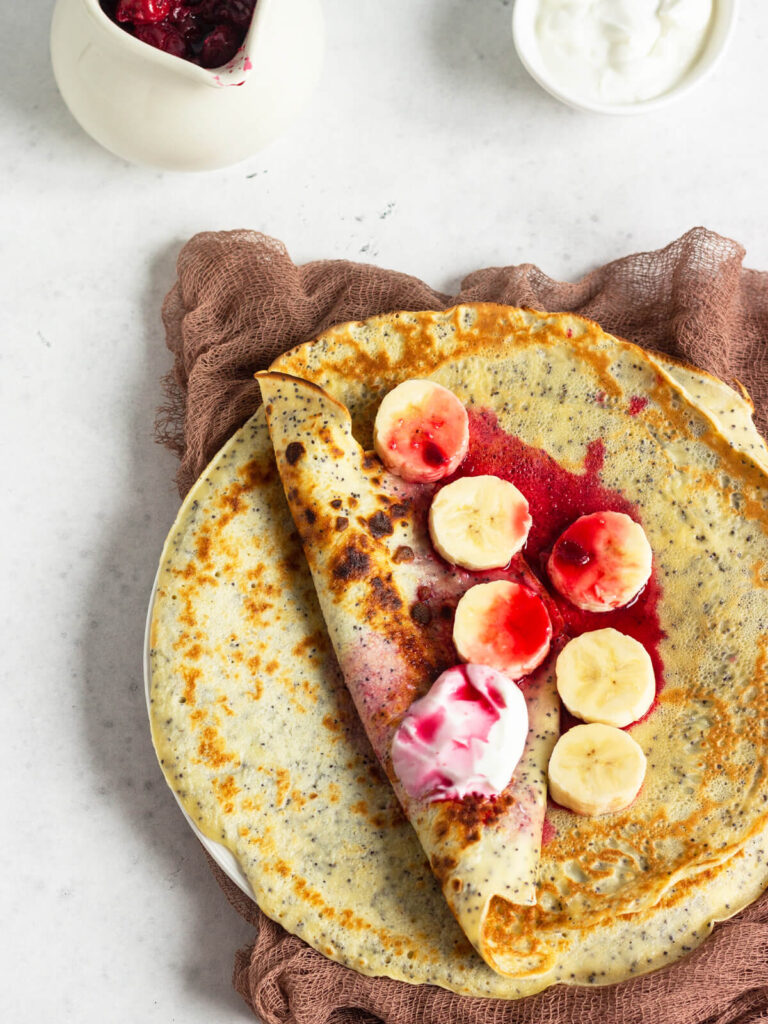 Vanille-Pfannkuchen mit Mohn (Crêpes-Style)