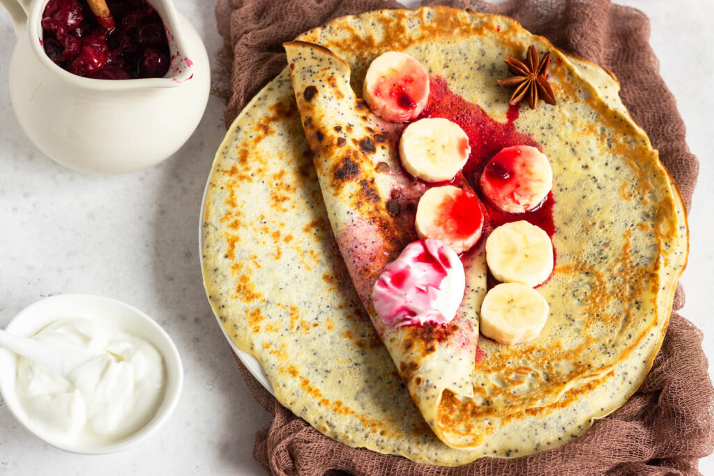 Vanille-Pfannkuchen mit Mohn (Crêpes-Style)