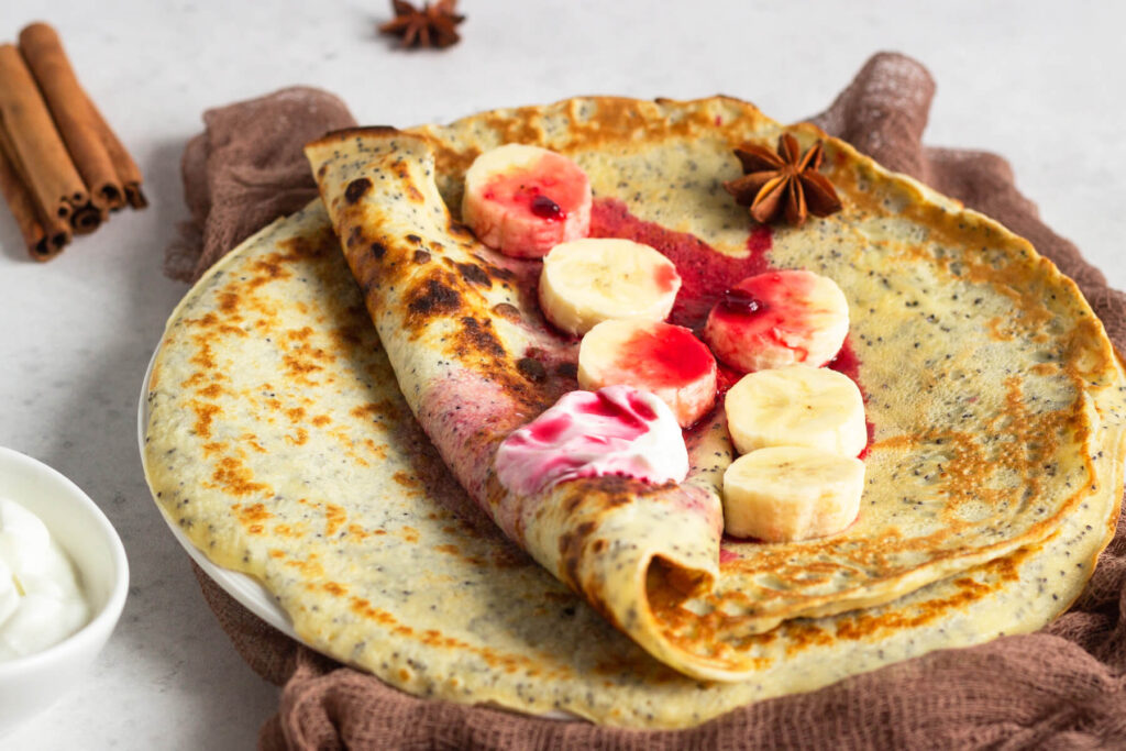 Vanille-Pfannkuchen mit Mohn (Crêpes-Style)