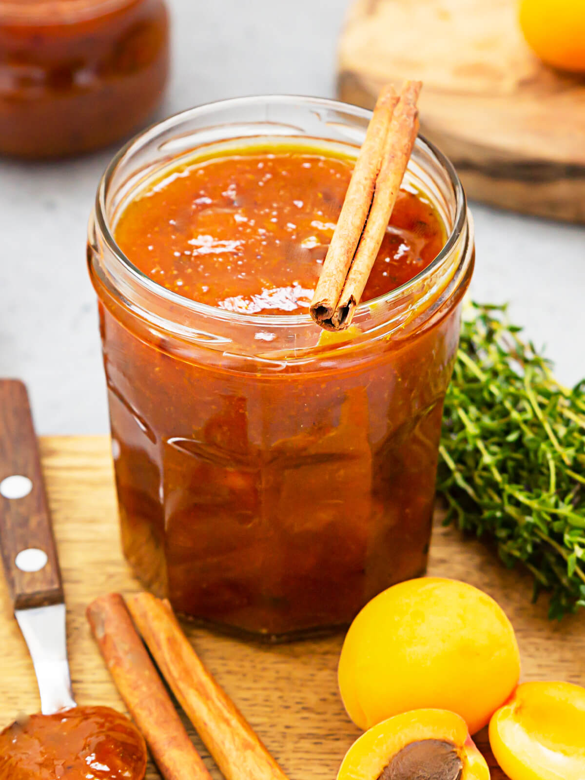 Aprikosenkonfitüre mit kandierter Orangenschale