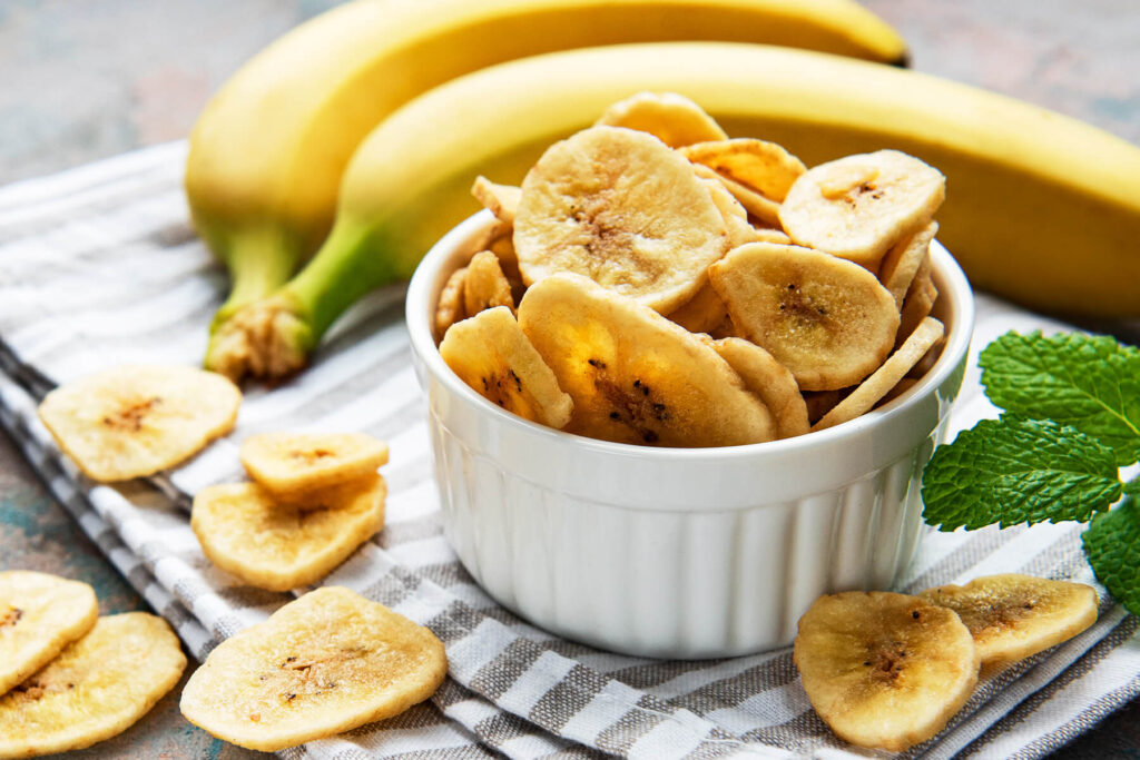 Bananenchips aus dem Ofen - selbstgemachte Trockenfrüchte (ohne Zucker & vegan)