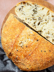 Brot mit Saaten, overnight im Topf gebacken