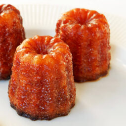 Canelés de Bordeaux – karamellisierte Küchlein mit zartem Vanille-Rum-Kern