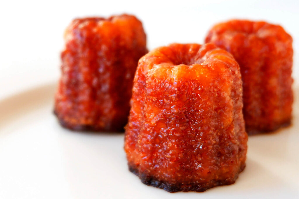 Canelés de Bordeaux – karamellisierte Küchlein mit zartem Vanille-Rum-Kern