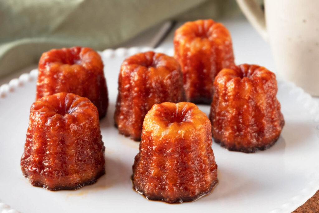 Canelés de Bordeaux – karamellisierte Küchlein mit zartem Vanille-Rum-Kern