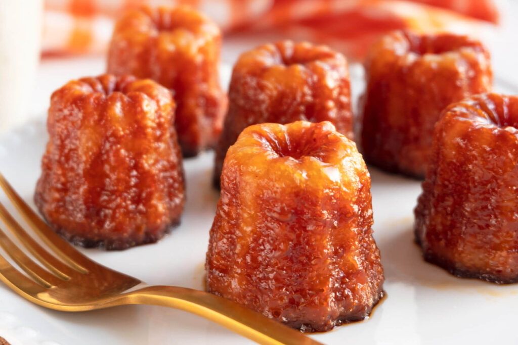 Canelés de Bordeaux – karamellisierte Küchlein mit zartem Vanille-Rum-Kern