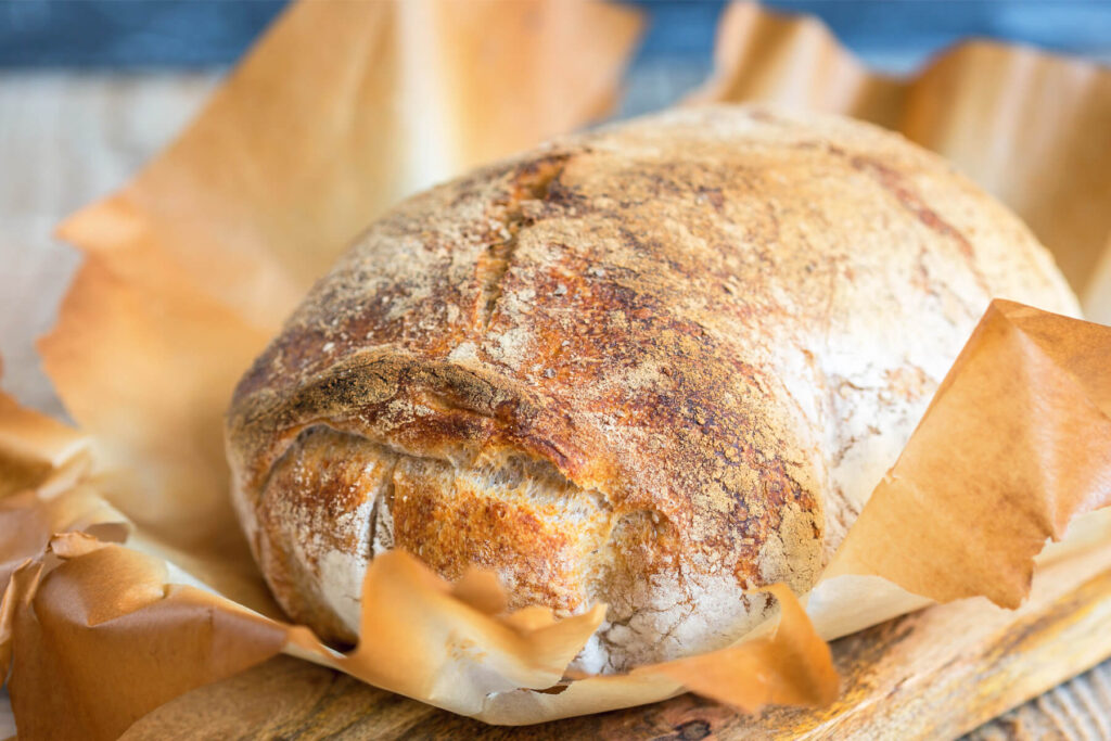 Ciabatta mit Sauerteig auf Backstein mit Dampf gebacken