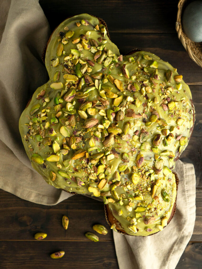 Colomba di Pasqua mit Pistazienglasur – der Osterkuchen in Vogelform
