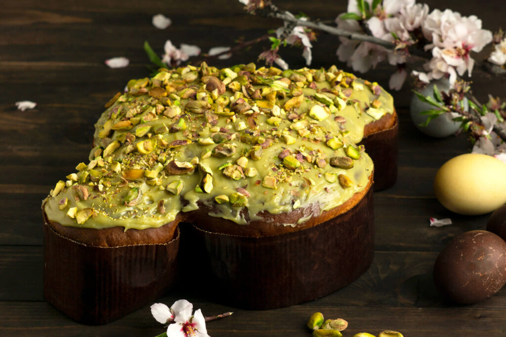 Colomba di Pasqua mit Pistazienglasur – der Osterkuchen in Vogelform