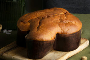 Colomba di Pasqua mit Pistazienglasur – der Osterkuchen in Vogelform