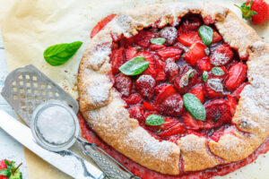 Erdbeer-Galette mit Basilikum