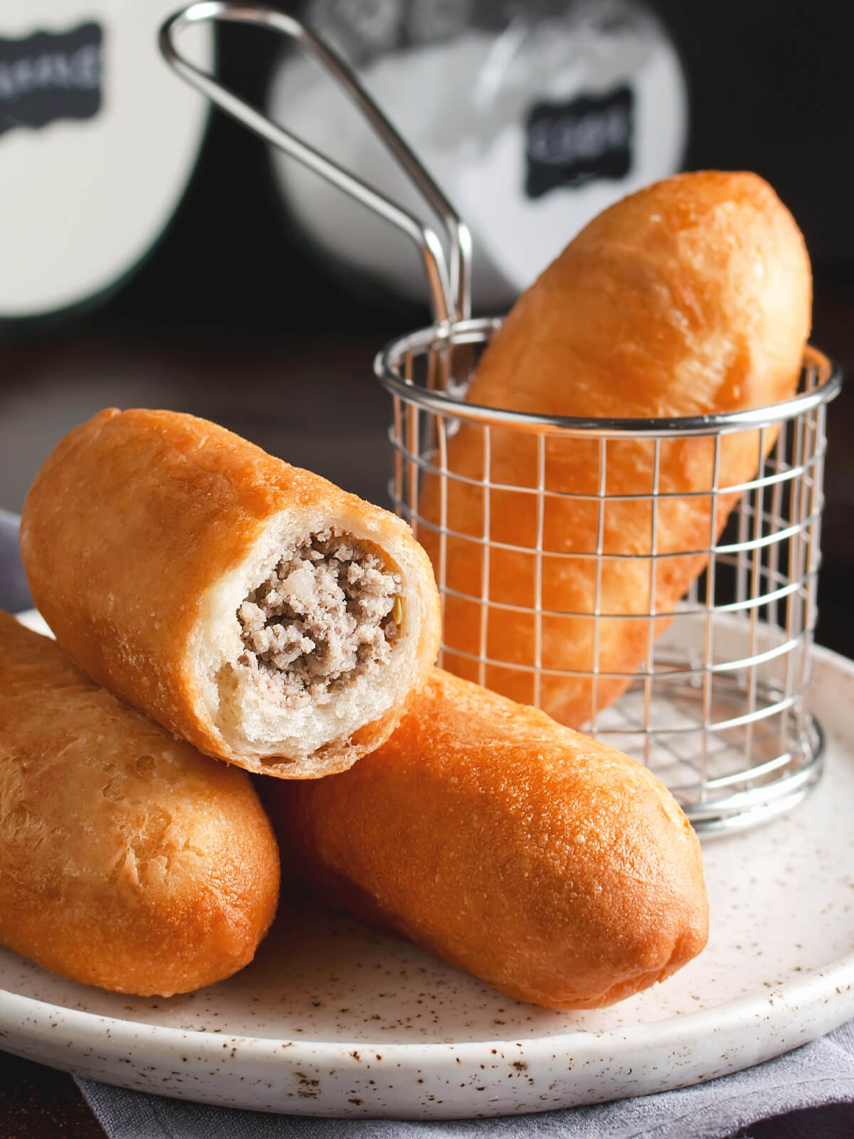 Frittierte Pirosсhki mit Leber und Kartoffeln