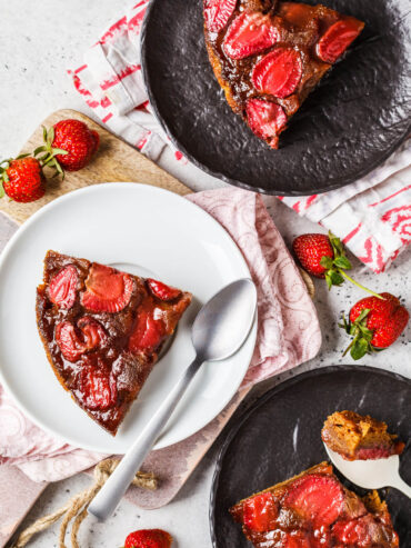 Gestürzter Erdbeer-Kuchen mit Aquafaba (glutenfrei & vegan)