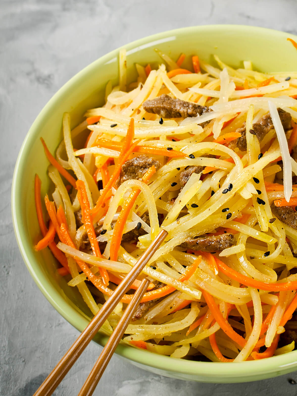 Kamdi-Cha – Koreanischer Kartoffelsalat mit Rindfleisch und Karotten