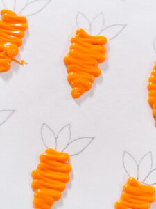 Schoko-Möhren-Topper für Rüeblitorte (Karotten-Deko aus Schmelzdrops)