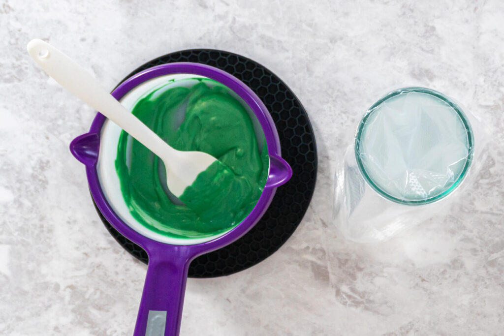 Schoko-Möhren-Topper für Rüeblitorte (Karotten-Deko aus Schmelzdrops)