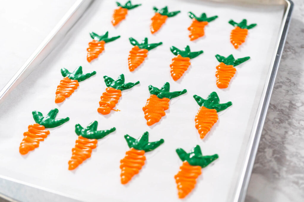 Schoko-Möhren-Topper für Rüeblitorte (Karotten-Deko aus Schmelzdrops)