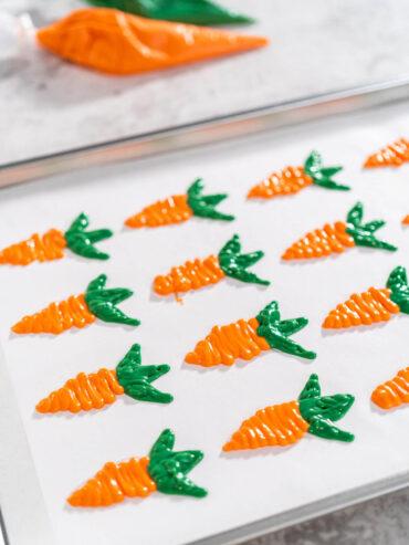 Schoko-Möhren-Topper für Rüeblitorte (Karotten-Deko aus Schmelzdrops)