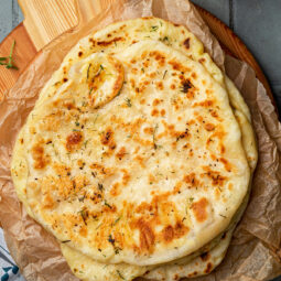 Kartoffel-Fladenbrote aus der Pfanne mit Käse & Knoblauch-Kräuterbutter