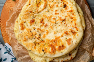 Kartoffel-Fladenbrote aus der Pfanne mit Käse & Knoblauch-Kräuterbutter