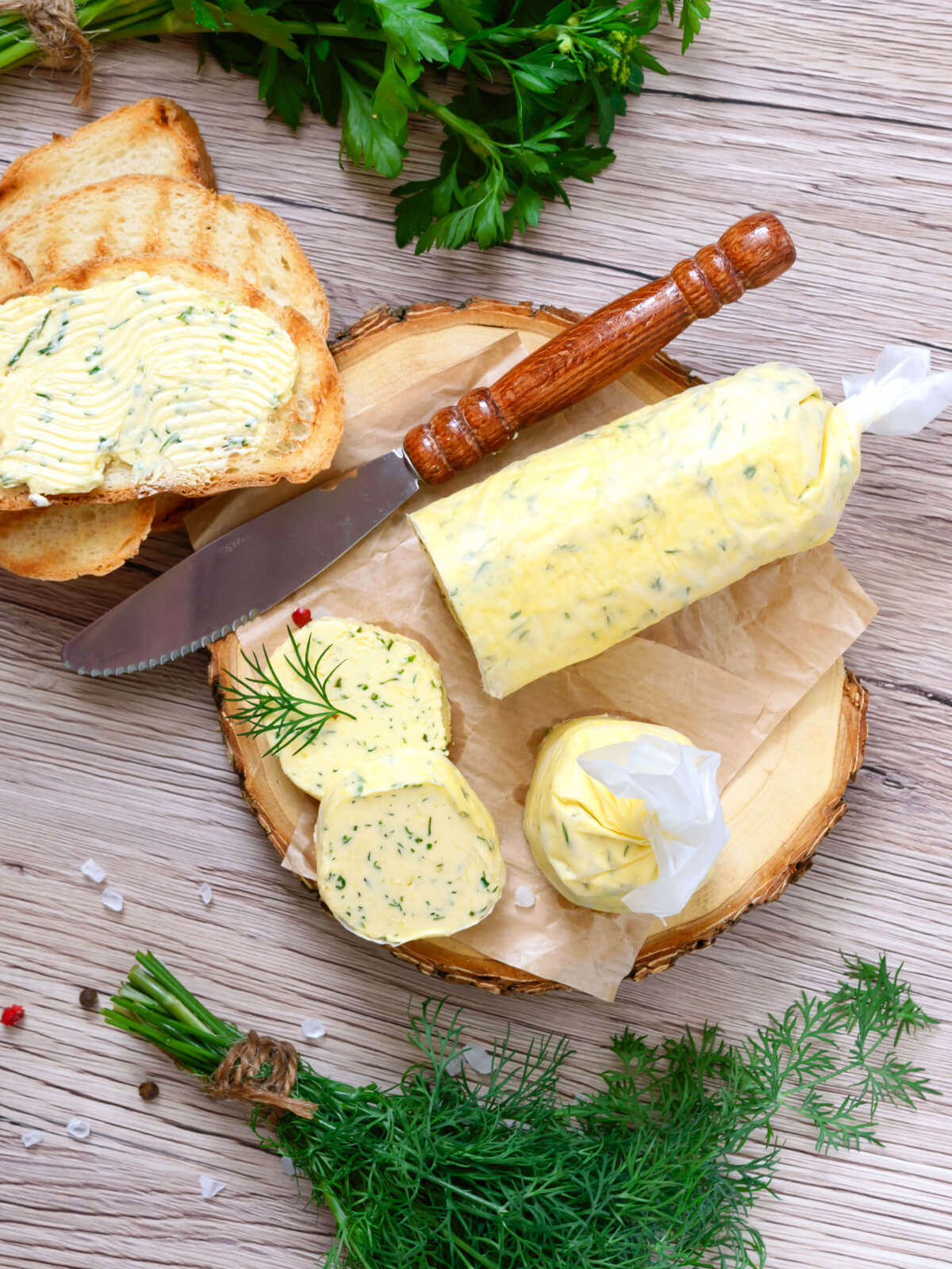 Kräuterbutter mit Dill - zum Grillen, für Steaks, Fisch und frisches Brot