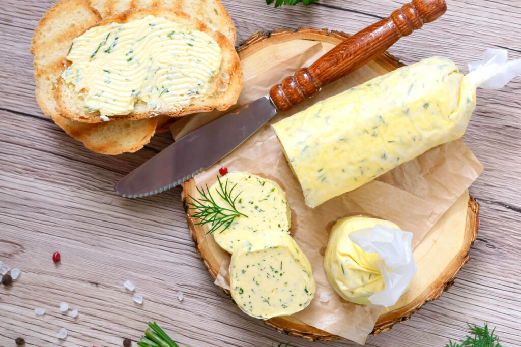 Kräuterbutter mit Dill - zum Grillen, für Steaks, Fisch und frisches Brot