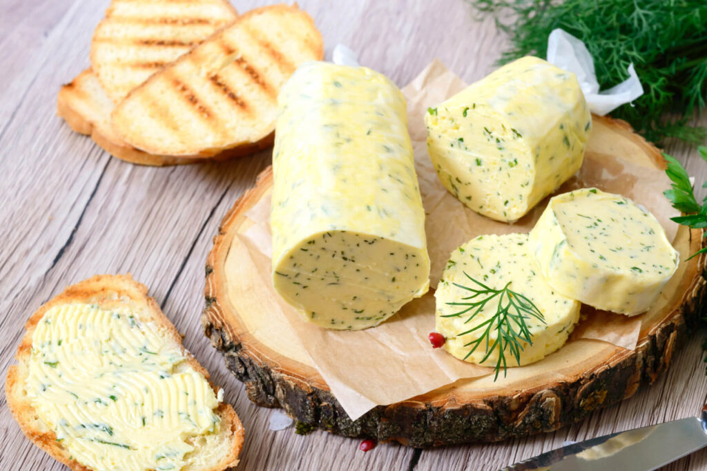 Kräuterbutter mit Dill - zum Grillen, für Steaks, Fisch und frisches Brot