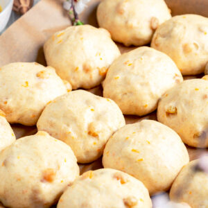 Kreuzbrötchen auf Sauerteig