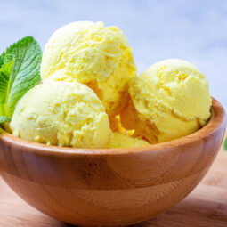 Kurkuma-Eis mit Vanille (ohne Eismaschine)