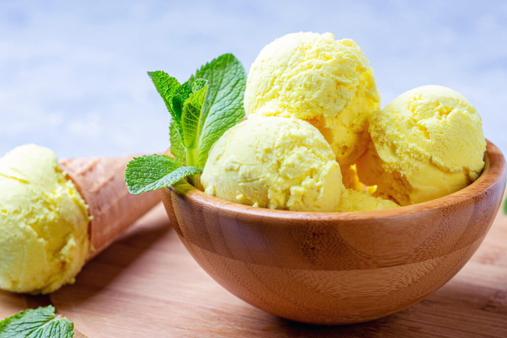 Kurkuma-Eis mit Vanille (ohne Eismaschine)