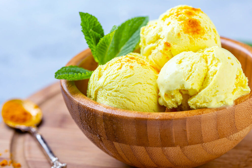 Kurkuma-Eis mit Vanille (ohne Eismaschine)