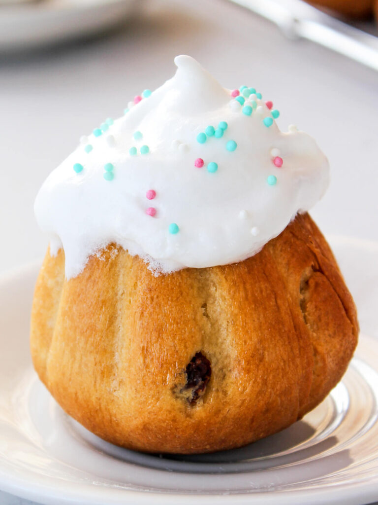 Mini-Osterkuchen mit Zuckerglasur – Kleine Kulitsch-Küchlein